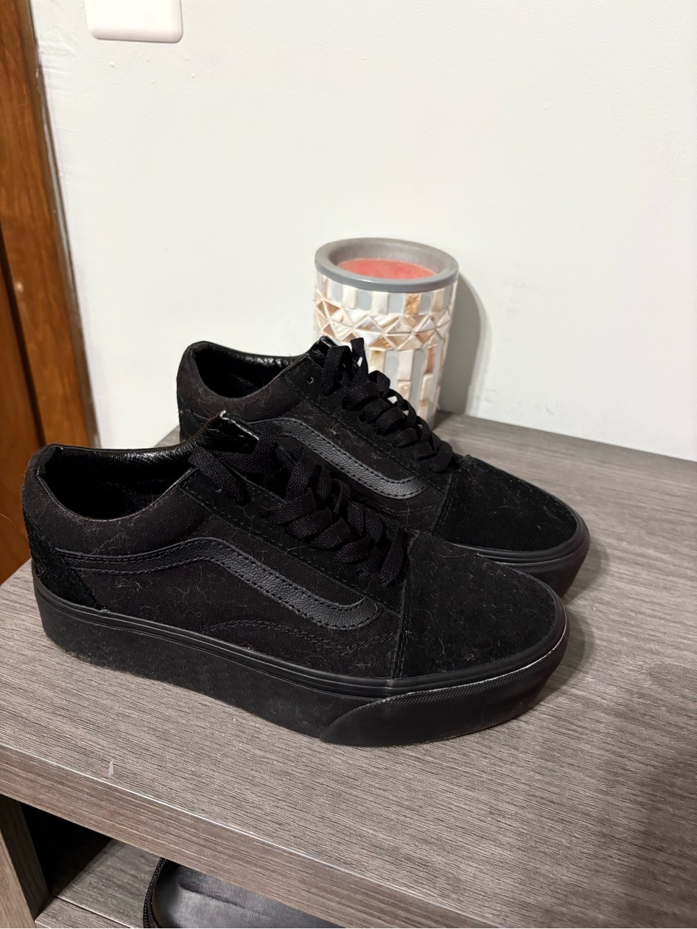 Women's  Black Low-Top Suede Skate Sneakers